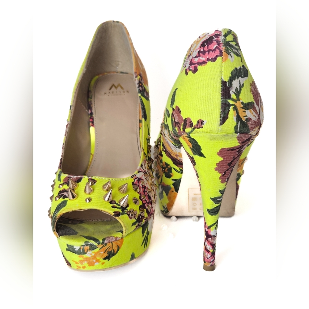Madison By Shoedazzle Women's Sz 9 MARABEL Yellow Floral Spiked High Heels Pumps